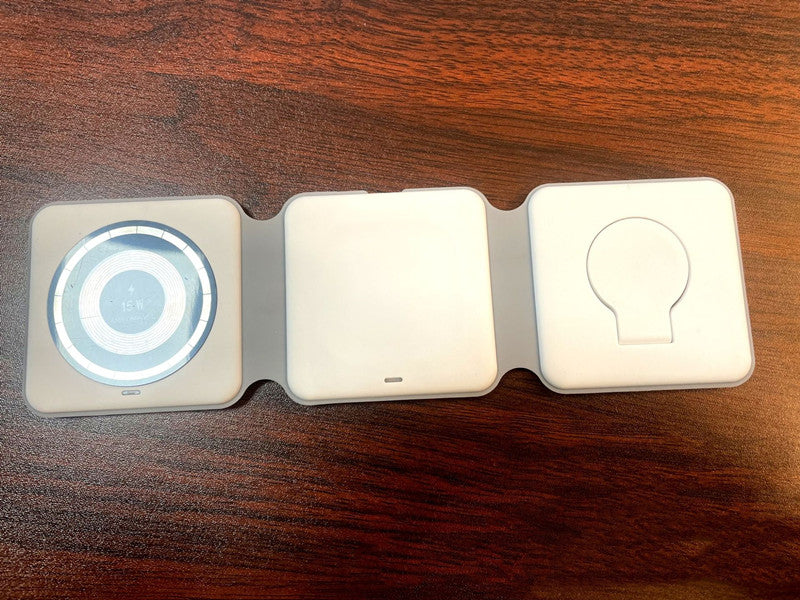 MagFold Pro™ – 3-in-1 Magnetic Wireless Charging Station One charger. Three devices. Zero clutter.