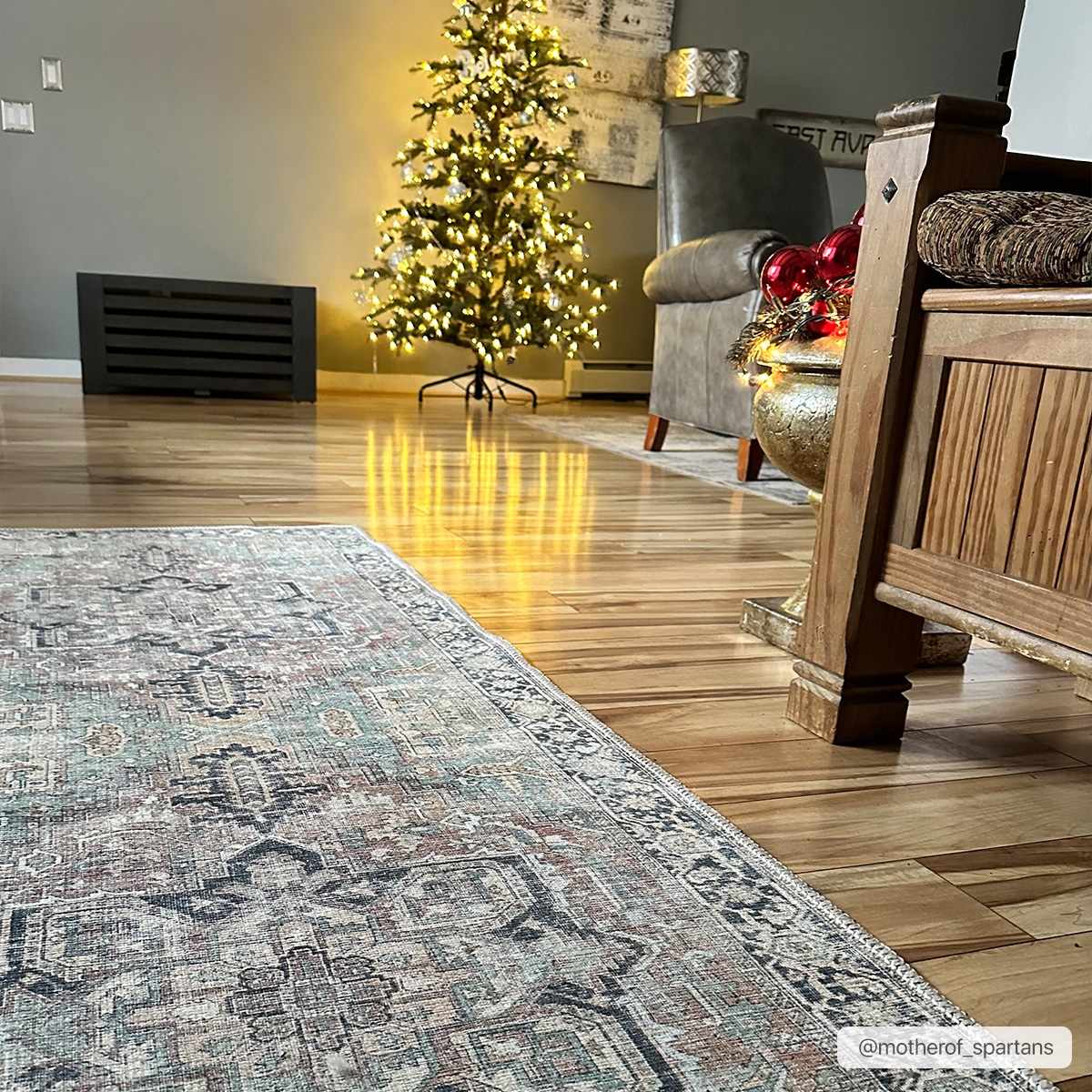 NisaVerde™ – Vintage Green Washable Rug
